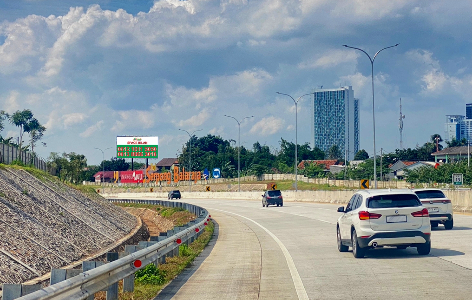 Jl. Tol Jkt Serpong - Balaraja, Cilenggang, Kec. Serpong, Tangerang Selatan, Banten 15310 ( KM 13.700 )